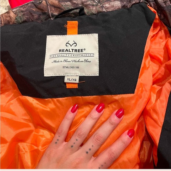RealTree black big and orange jacket - Picture 6 of 8